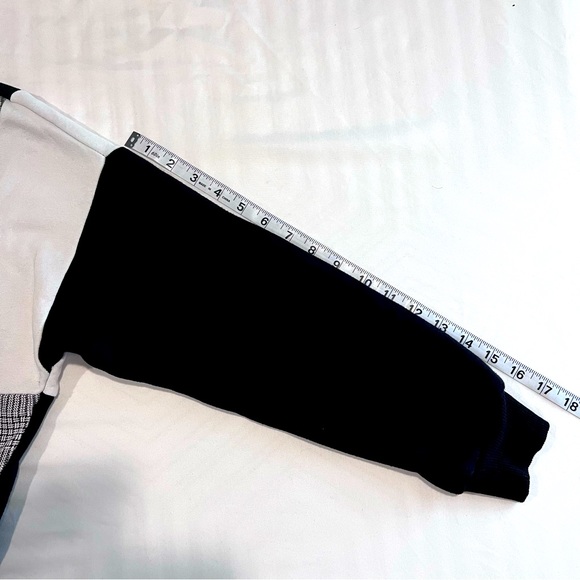 Divided Bronx New York Crew Neck Pullover Sweater. Women’s Size Small. - Picture 3 of 6